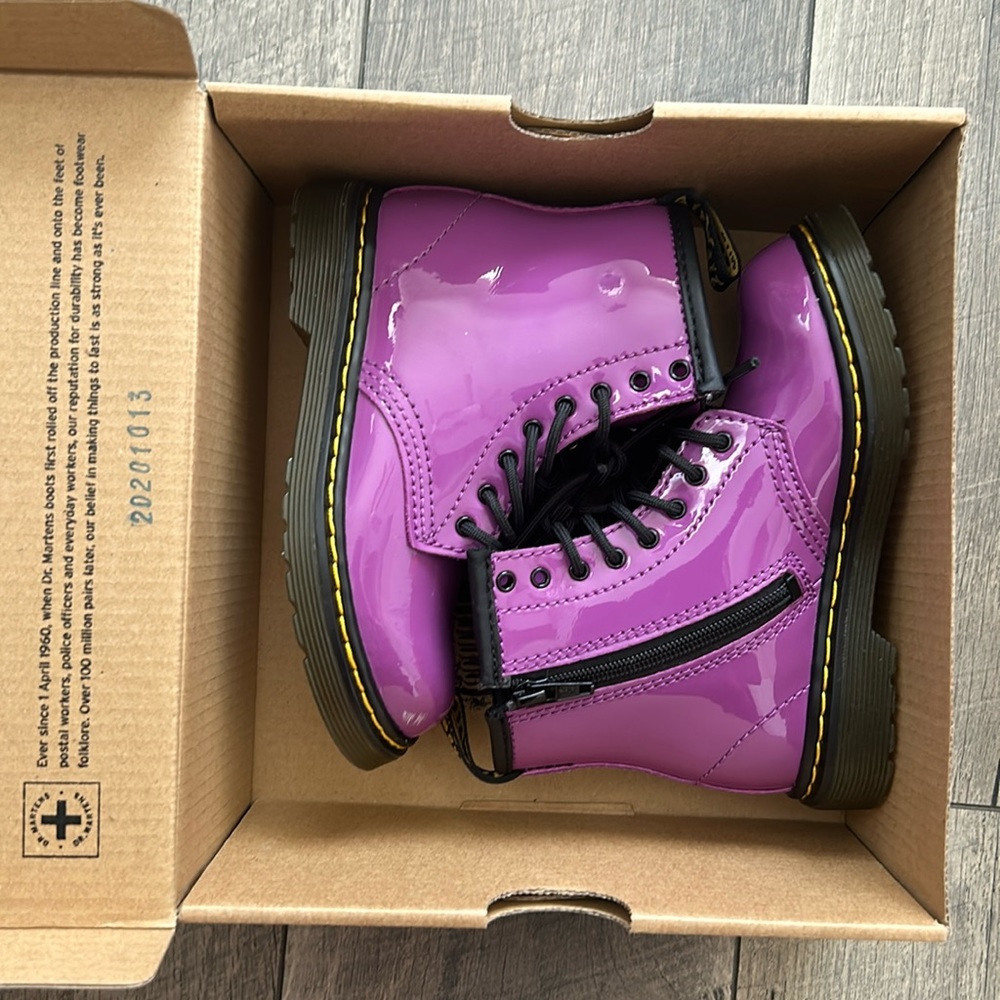 Air wait dr martens